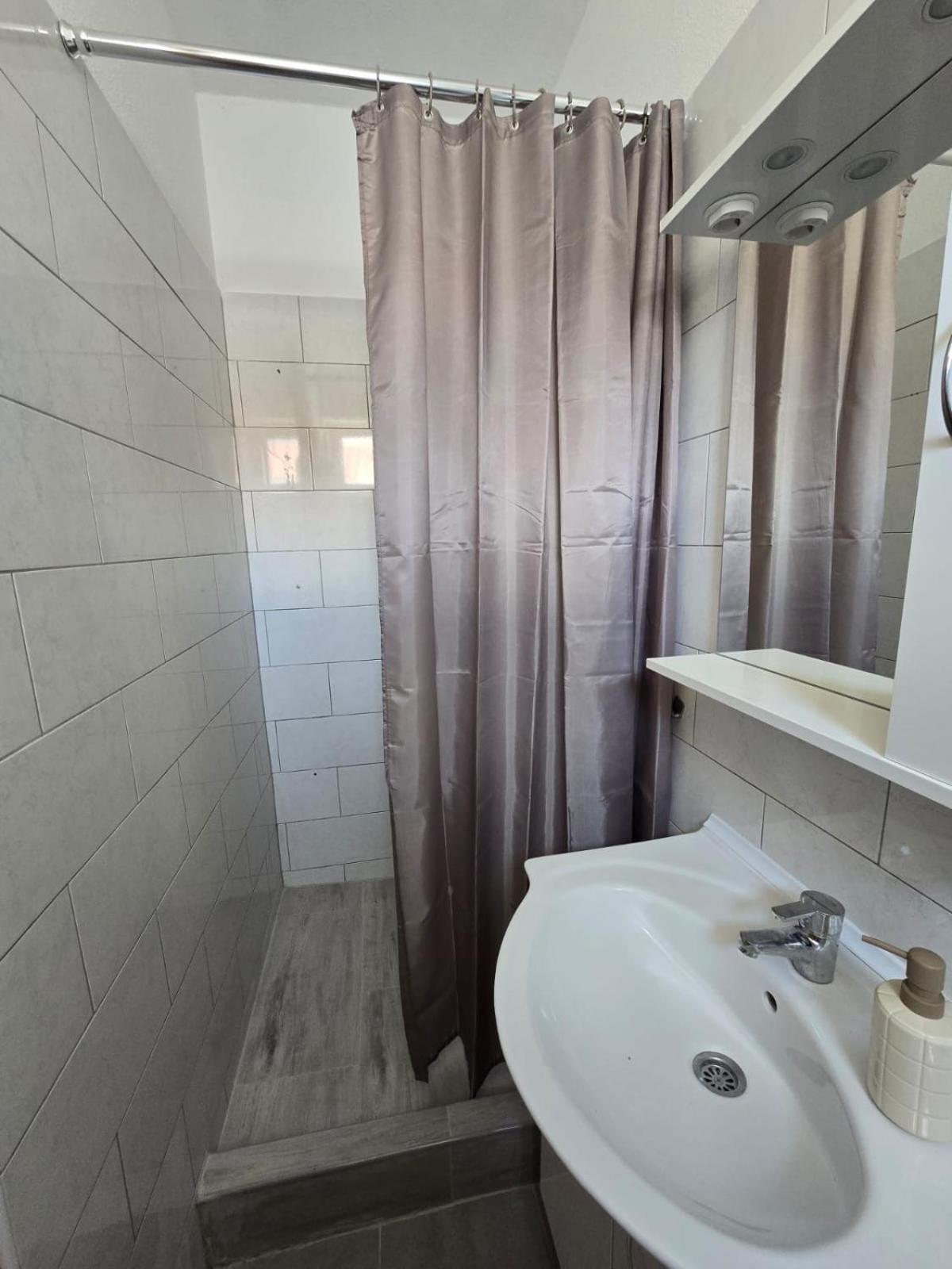 Apartmani Mlinar9 #2 Gornji Karin Exterior foto